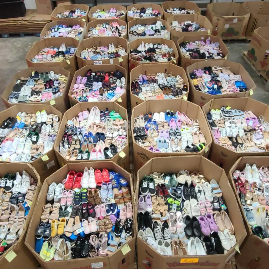baby clothing pallets